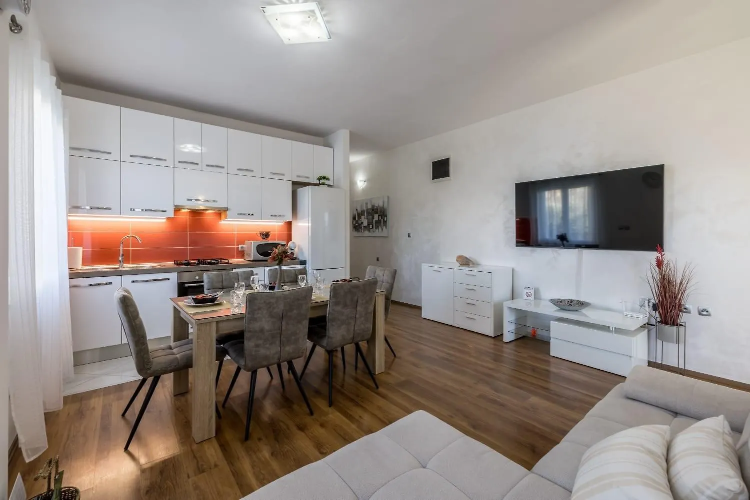 Apartments With A Parking Space Kastel Kambelovac, Kastela - 24198