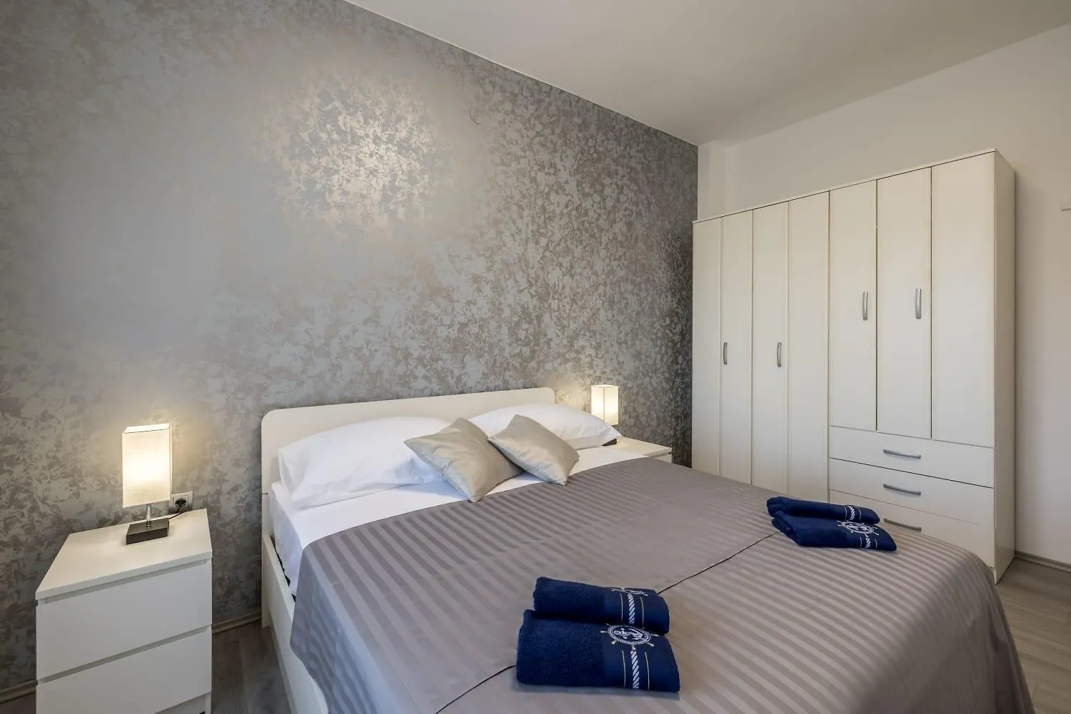 Apartments With A Parking Space Kastel Kambelovac, Kastela - 24198 Croatia