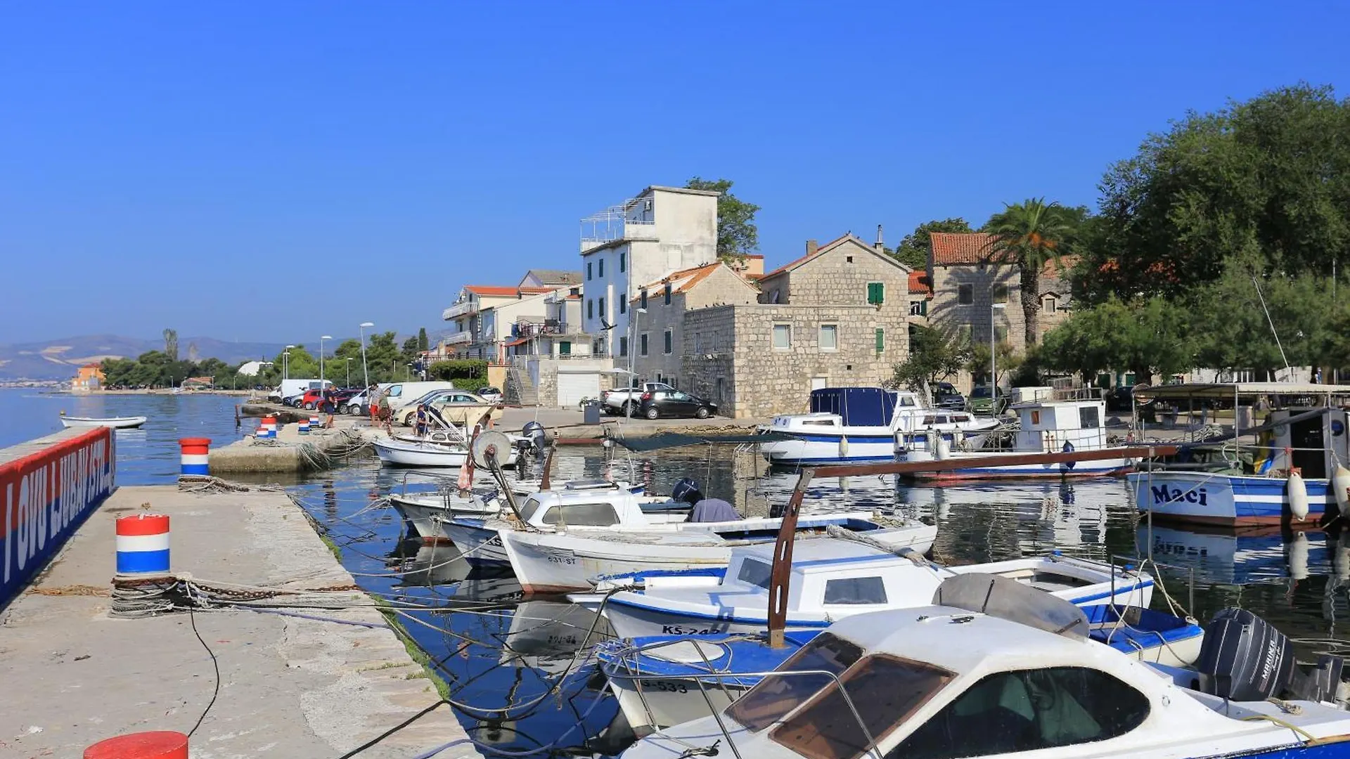 Apartments With A Parking Space Kastel Kambelovac, Kastela - 24198