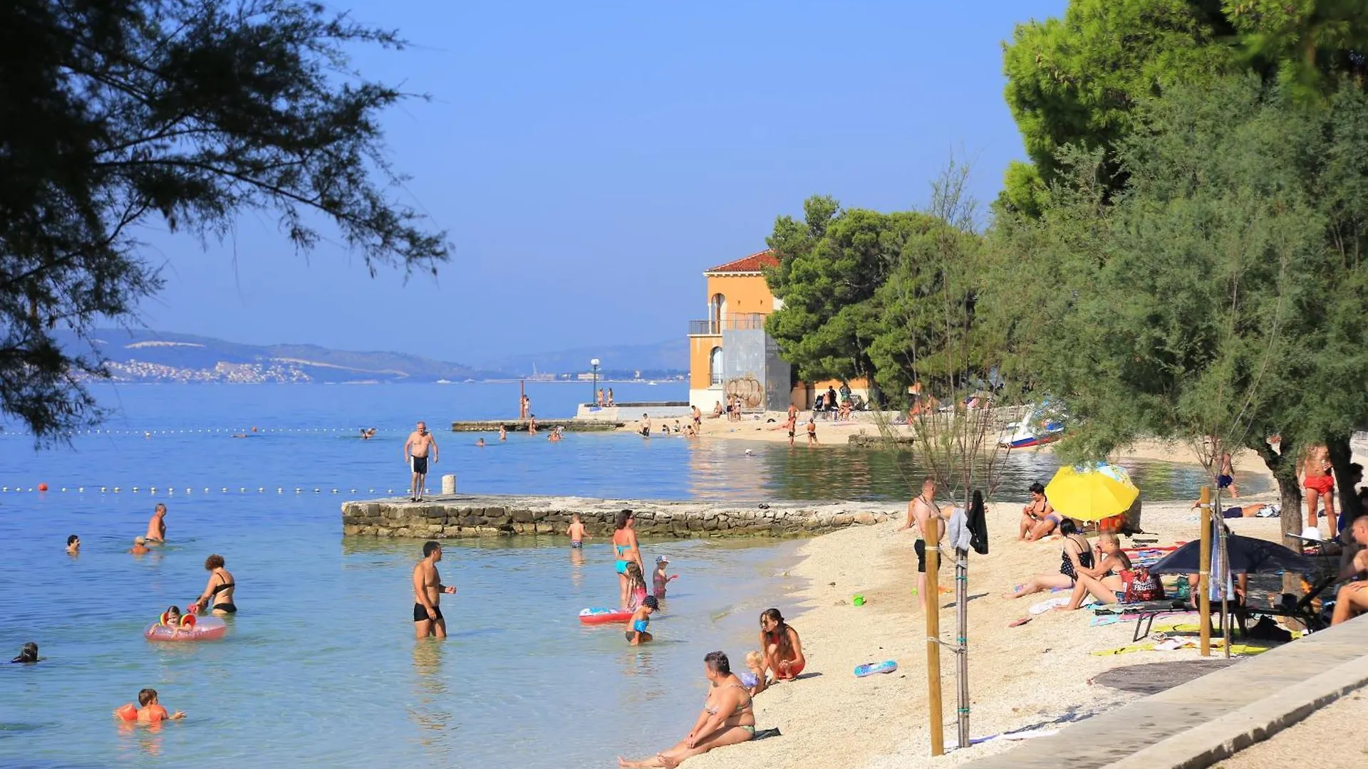 Apartments With A Parking Space Kastel Kambelovac, Kastela - 24198 0*,  Croatia